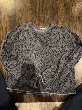 Z Supply like new women’s  Cozy Star-Print Sweatshirt in Heather Charcoal